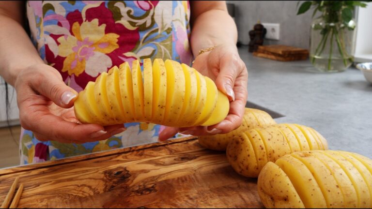 5 Simple Steps to Bake Perfectly Delicious Potatoes Every Time!