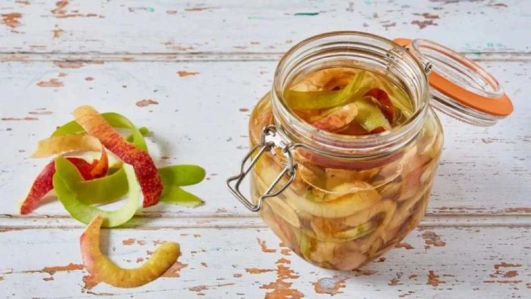 Apple Peels in Water: You Won’t Believe What Happens Next!