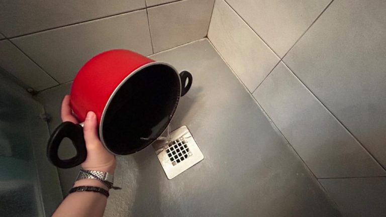 Fragrant Shower Drain with the Pot Method: Problem Solved!