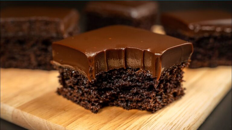 5-Minute Easy Moist Chocolate Cake Recipe for a Soft and Airy Dessert Delight!